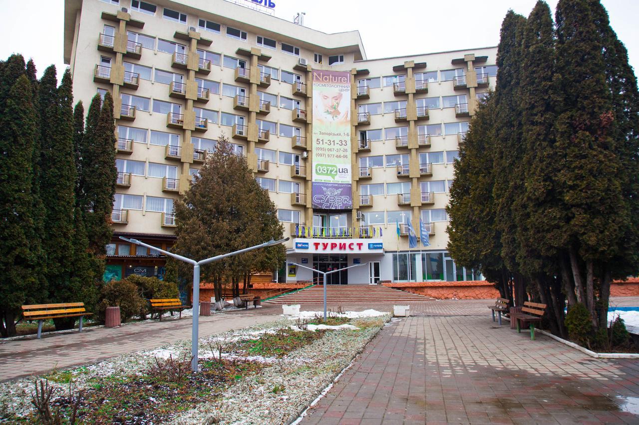 Tourist Chernivtsi Bagian luar foto